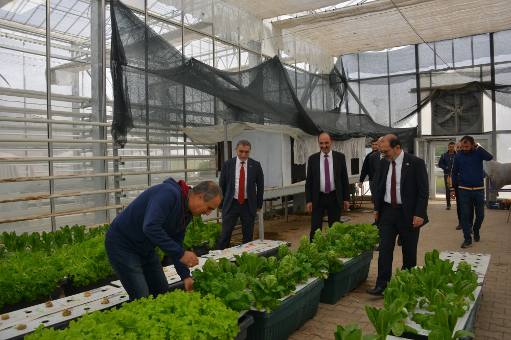 Yıldız Teknik Üniversitesi Rektörü Prof. Dr. Eyüp Debik ve Ekibi AR-GE Seramızı Ziyaret Bulundular