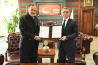 Üniversitemiz ile Hamilik Okulu Vakfı Arasında İş Birliği Protokolü İmzalandı 